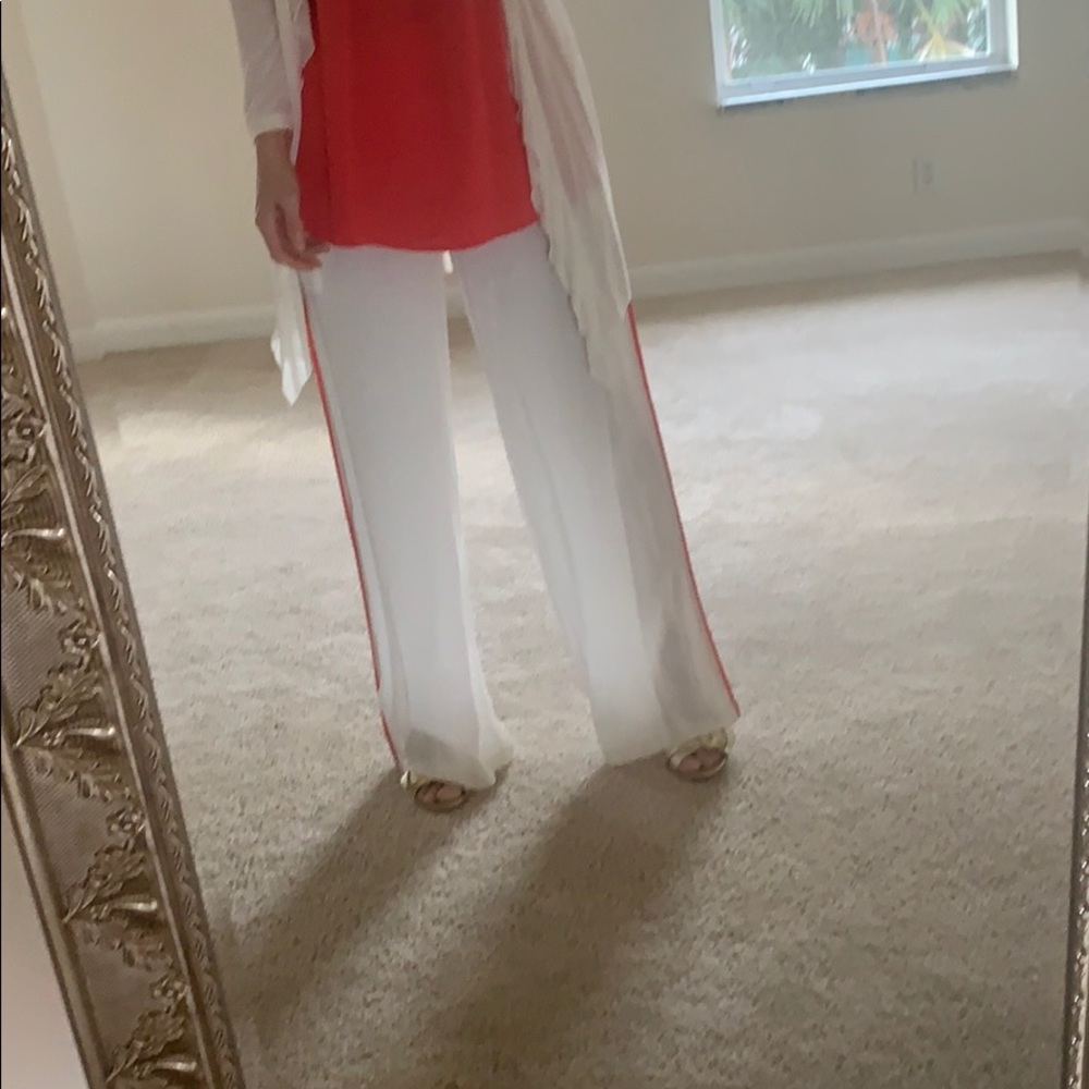 White/Ivory with orange/red trim size 6 - Picture 9 of 16